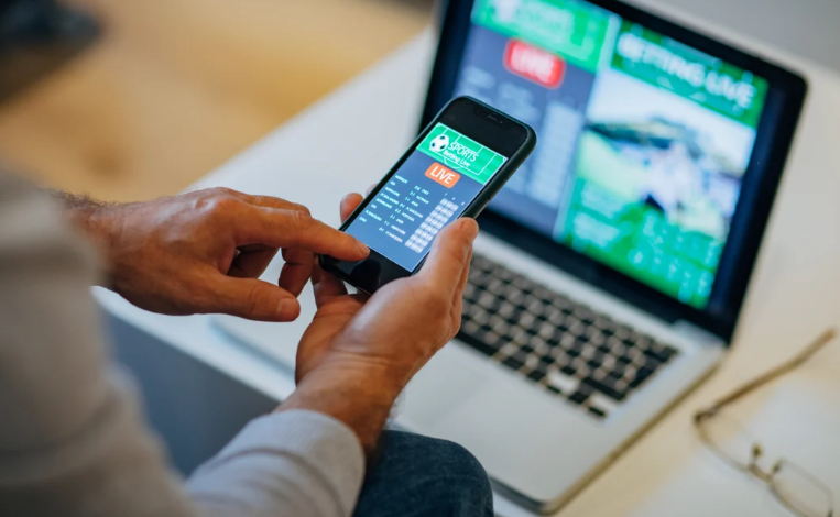 Responsible Online Football Betting: Using AI Alerts to Control Risk and Losses